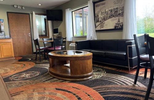 Paris Hotel | Super 8 by Wyndham Paris IL