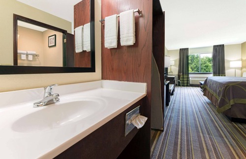 Perry Hotel | Super 8 by Wyndham Perry