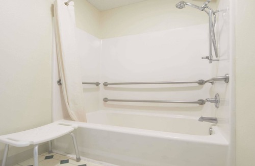 Richmond Hotel | Super 8 by Wyndham Richmond