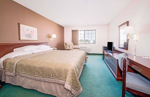 Richmond Hotel | Super 8 by Wyndham Richmond