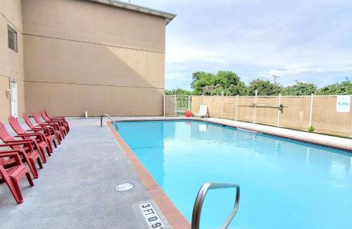 Temple Hotel | Super 8 by Wyndham Temple I-35