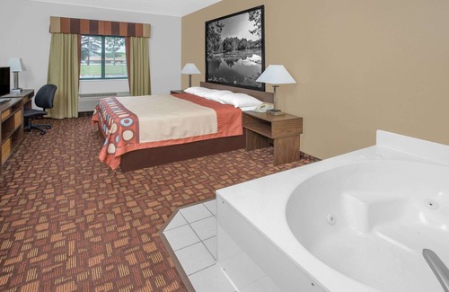 Three Rivers Hotel | Super 8 by Wyndham Three Rivers