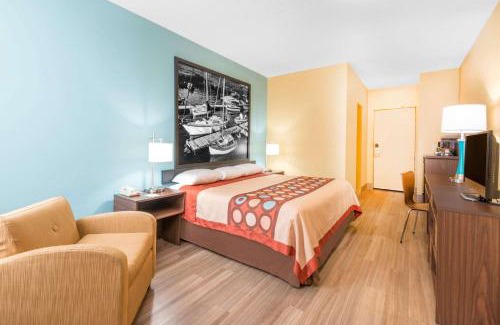 Thunder Bay Hotel | Super 8 by Wyndham Thunder Bay