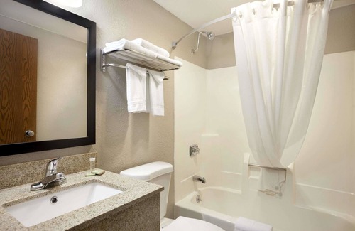 Tuscola Hotel | Super 8 by Wyndham Tuscola