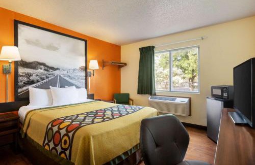 Waco Hotel | Super 8 by Wyndham Waco University Area
