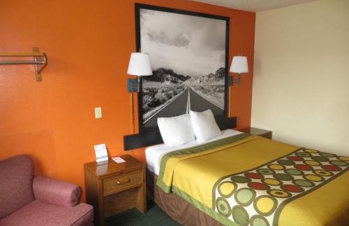 Waco Hotel | Super 8 by Wyndham Waco University Area