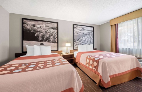 Waverly Hotel | Super 8 by Wyndham Waverly