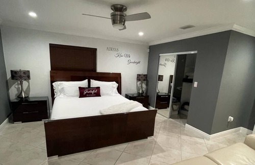 Greenacres House | Súper central Home in the heart of WPB spacious and comfortable !