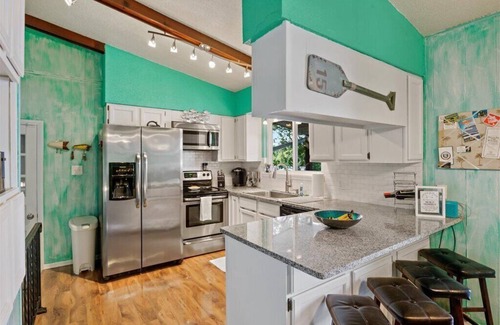 Lake Ozark House | SUPER CLEAN! - Great Cove! on 8mm w/SUP & Kayak, dock w/waterslide & tiki bar