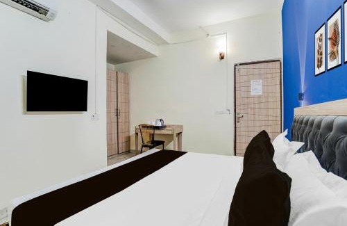 Delhi Hotel | Super Collection O West Vinod Nagar Metro Station Formerly Royal Inn