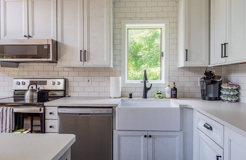 Saugerties South Apartment | Super Comfortable Water-view Home in Saugerties