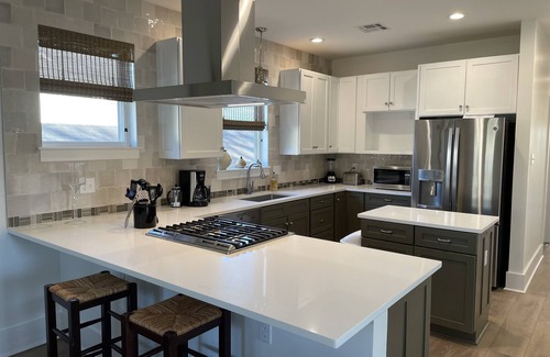 West Riverside House | SUPER COMFY & BEAUTIFUL 3/3 TOWNHOME - BEST LOCATION! HEART OF NOLA