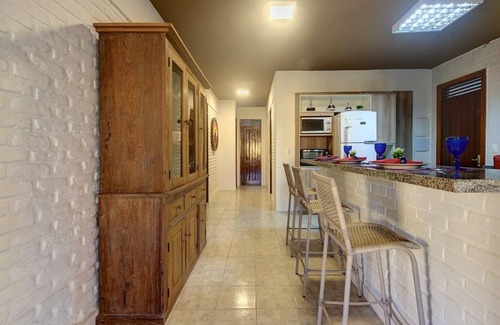 Porto das Dunas House | SUPER COZY-8 suites w/SPLIT-28 people-BEACH PARK - CE BEACH FARM