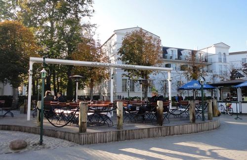 Zingst Condo | Super equipped bright apartment with flair, 200 m to the sea, WLAN, 5 stars,