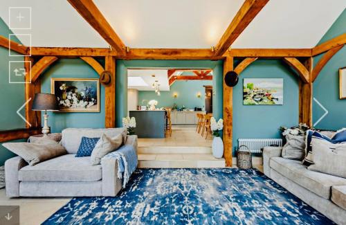 Lodsworth Villa | Super Host Large Luxury Cottage South Downs Park