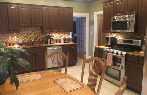 Dorchester Apartment | Super Location Boston 3 1/2,bd. Apt. Driveway Parking