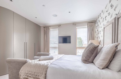 Eton House | Super Stylish Eton Townhouse with Castle & River Views