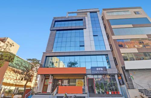 Kukatpally Housing Board Colony Hotel | Super Townhouse Rcc Pride