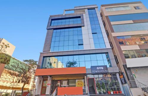 Kukatpally Housing Board Colony Hotel | Super Townhouse Rcc Pride