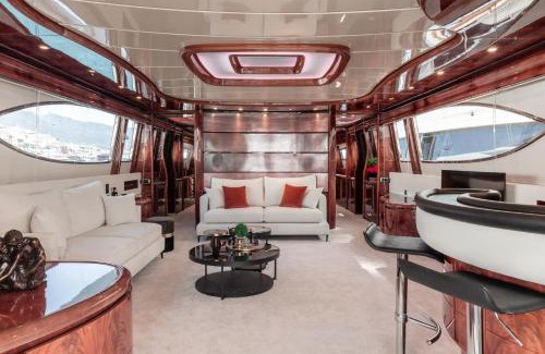 Barceloneta Boat Rental | Super Yacht Located in Puerto Banus