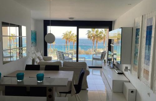 Punta Prima Apartment | Super zeezicht in eerste lijn met verwarmd zwembad en fitness