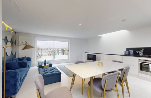 Notting Dale Apartment | Superb 3-Bed with Balcony in the Heart of Notting Hill - 6 Mins to Tube Station