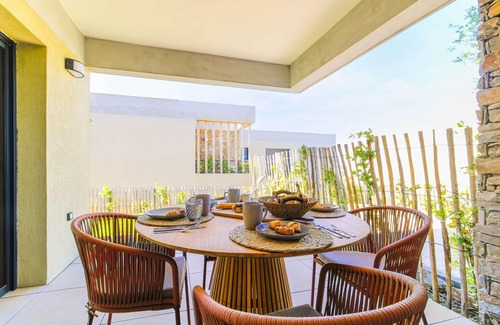 Bormes-Les-Mimosas Apartment | Superb 3 rooms, garden et lagoon by SELECTsoHOME