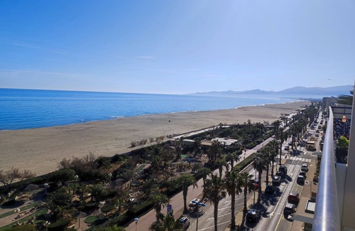 Le Port Apartment | Superb air-conditioned apartment for 6 with beach access