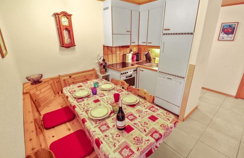 Lens Apartment | Superb apartment with free covered parking
