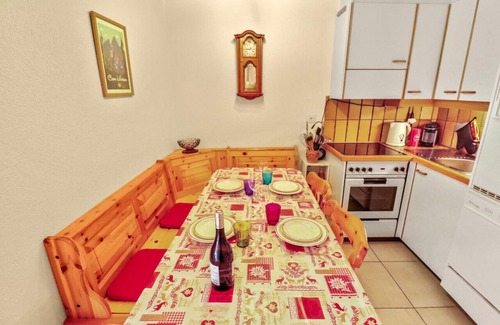Lens Apartment | Superb apartment with free covered parking
