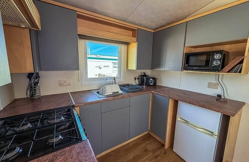 Kessingland House | Superb caravan with decking at Kessingland Beach in Norfolk ref 90038TD