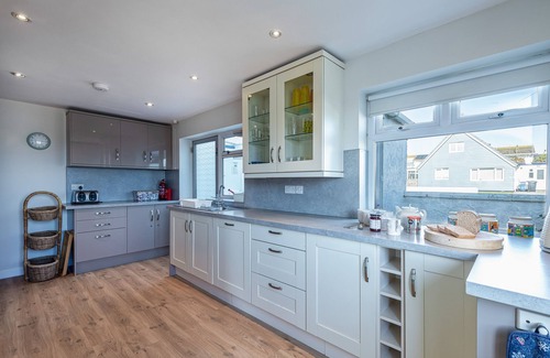 Rhosneigr House | Superb family getaway, sleeps 8, pet friendly, south facing garden near beaches