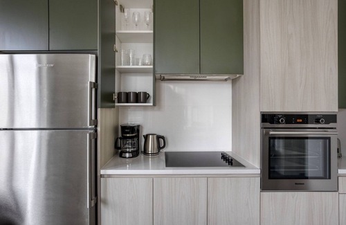 Fenway–Kenmore Apartment | Superb Fenway Studio w/Gym, nr Green Line & Dining, by Blueground