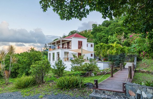 Belmont Villa | Superb property, walk to Smugglers Cove and Long Bay beach!