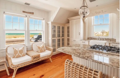 Wauwinet House | Superb quality cottage situated on Wauwinet Harbor with abounding view.
