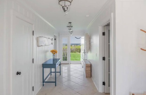 Wauwinet House | Superb quality cottage situated on Wauwinet Harbor with abounding view.