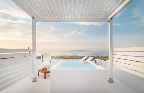 Finikia Villa | Superb Santorini Suites | Fava Eco | Master Suite with Outdoor Private Jacuzzi.