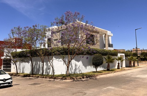 Daoudiate Villa | Superb villa with private heated swimming pool and gym.