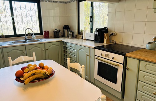 Monte Raposo Villa | Superb villa with swimming pool and garden surrounded by orange trees