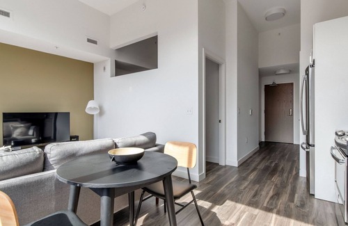 West End Apartment | Superb West End 1BR w/Rooftop Pool, Walk to Nightlife, by Blueground