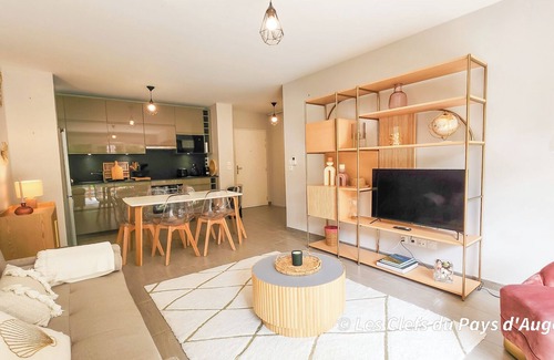 Benerville-sur-Mer Apartment | Superbe Appartement à 2 pas de la Mer, Rez-de-jardin, 2 Chambres, Parking Privé