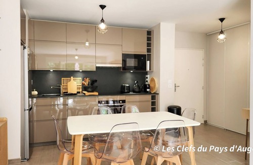 Benerville-sur-Mer Apartment | Superbe Appartement à 2 pas de la Mer, Rez-de-jardin, 2 Chambres, Parking Privé