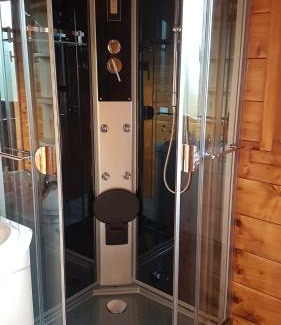 Saint-Germain-de-Tallevende-la-Lande-Vaumont House | SUPERBE CHALET AVEC PISCINE CHAUFFEE Juillet et Aout