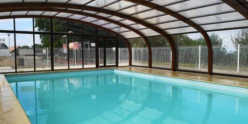 Saint-Germain-de-Tallevende-la-Lande-Vaumont House | SUPERBE CHALET AVEC PISCINE CHAUFFEE Juillet et Aout