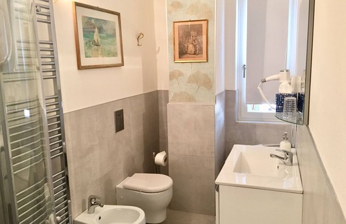 San Bonifacio Condo | Superior apartment with bedroom, bathroom, kitchenette and living room