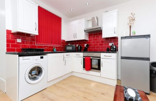 Harehills Apartment | Superior Apartment at Balmain Apartment