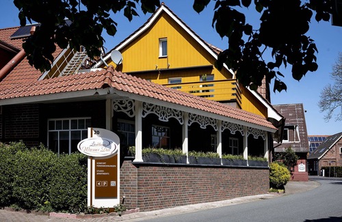 Wremen Condo | Superior maisonette with balcony and air conditioning in the North Sea resort of Wremen