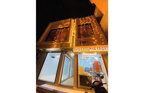 Maheshwar Apartment | Superior Quadruple 3 to 4 adults room @ StayMore