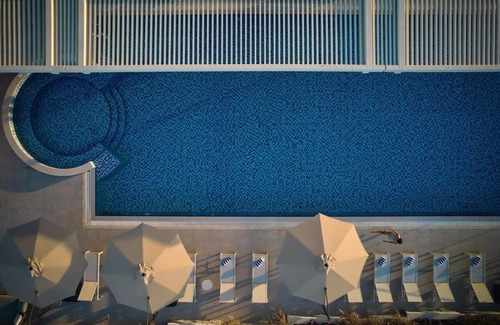 Jumeirah Village Triangle Apartment | Superior Room In Jvt near Triangle supermarket