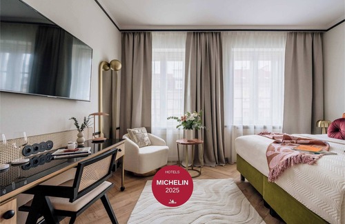 Srodmiescie Hotel | Superior Room with King Size bed Nowy Świat view